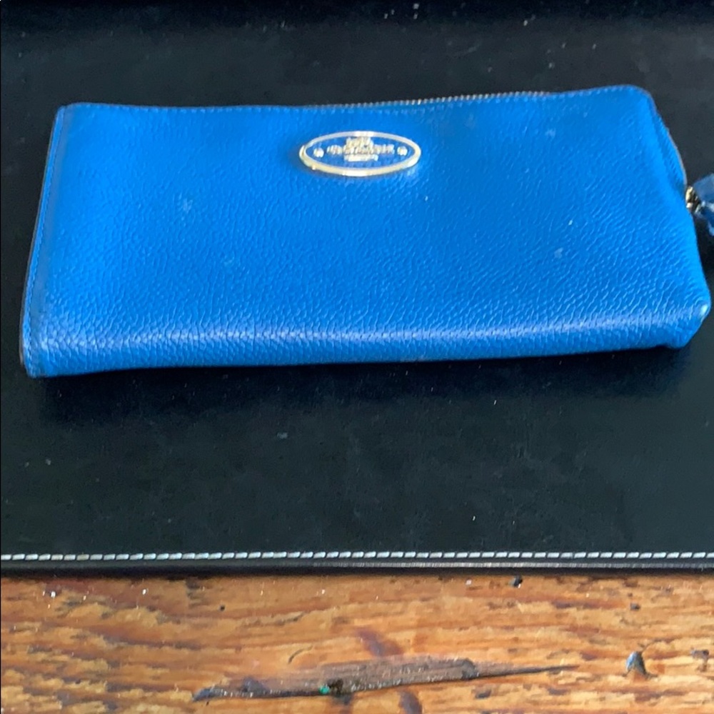 COACH blue wallet/wristlet. CLEAN.